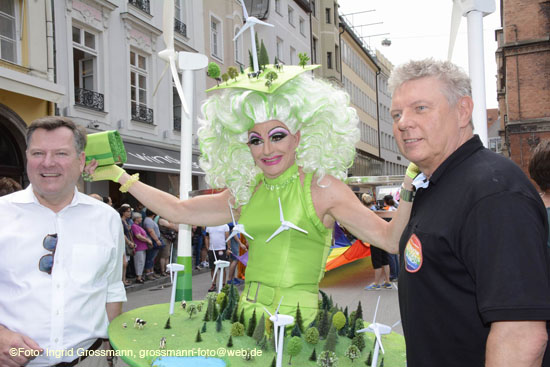 Der OB und Schirmherr Dieter Reiter führte zum wieder die Politparade an, zusammen mit Bürgermeister Josef Schmidt ging es fast vier Stunden durch die Stadt.  (©Foto:Ingrid Grossmann)